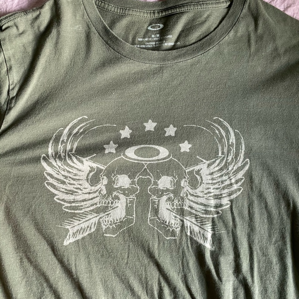 Men’s Oakley short sleeve shirt